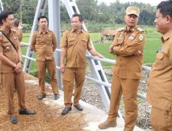 Tinjau Pembangunan Jembatan Beton di Cijambe, Pj. Bupati Subang: Minta Warga Rawat