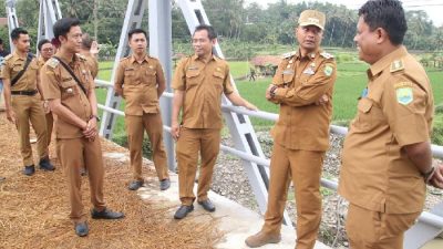 Tinjau Pembangunan Jembatan Beton di Cijambe, Pj. Bupati Subang: Minta Warga Rawat