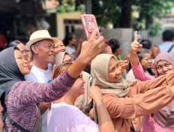 Bak Artis, Cabup Subang H Ruhimat Dikerubuti Emak-emak untuk Swaphoto