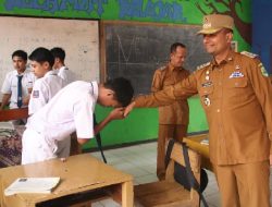 Tinjau SMP Negeri 1 Kasomalang, Pj Bupati Subang Soroti Meja dan Bangku Sekolah