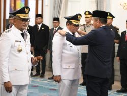 Pj. Gubernur Bey Machmudin Lantik Penjabat Bupati Ciamis dan Kuningan