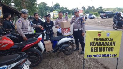 Gelar Razia Kendaraan, Satlantas Polres Subang Amankan 4 Dus Miras dari Pemotor