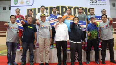 KORPRI Kecamatan Sagalaherang Juarai Turnamen Badminton Piala Bupati Subang 2024