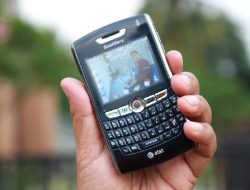 OPINI: Saatnya Smartphone dengan Keyboard Fisik Kembali Hadir di Pasaran