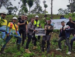 DAHANA Serahkan Bantuan Bibit Tanaman ke Bandung Barat