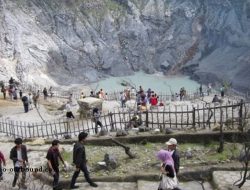 Badan Geologi Imbau Wisatawan Tetap Waspada di Gunung Tangkuban Parahu Saat Libur Panjang