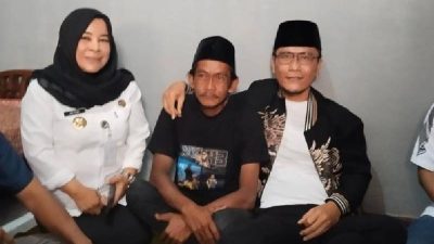 Sambil Menangis, Penjual Es Teh Sunhaji Tolak Gus Miftah Mundur