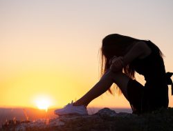 Memahami Sunset Anxiety dan Cara Mengatasinya