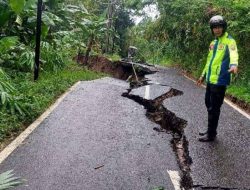Ribuan Warga Masih Bertahan di Pengungsian Akibat Bencana Hidrometeorologi di Cianjur