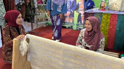 Dekranasda Subang Tampilkan Songket Sieup Serat Nanas di Pameran Batik Nusantara 2024