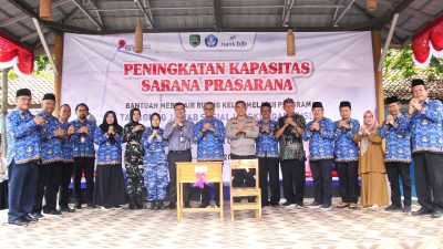 bank bjb Serahkan Mebelair untuk 9 SMPN di Kabupaten Subang