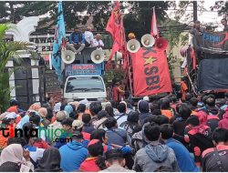 Ratusan Buruh Desak Pemkab Subang Teken Penetapan Upah Sektoral