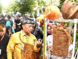 Sekda Jabar Apresiasi Festival Gandrung Mulasara Panen Karya Tatanen di Purwakarta