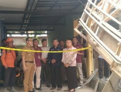 Atap Bangunan SMPN 1 Talun Cirebon Ambruk, 7 Siswa Dilarikan ke Rumah Sakit
