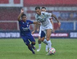 Persib Bandung Mantapkan Posisi Puncak Klasemen Liga 1 Usai Kalahkan Arema FC