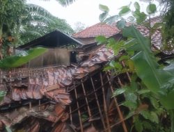 Puluhan Rumah di Kabupaten Subang Rusak ‘Disabet’ Puting Beliung