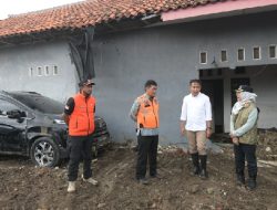 Bey Machmudin Tinjau Lokasi Banjir Bandang Cirebon