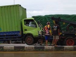 Truk Tabrak Truk di Jalur Pantura Subang, Satu Orang Terjepit