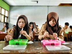 Presiden Prabowo Janjikan Semua Anak Indonesia Mendapatkan MBG pada Akhir 2025