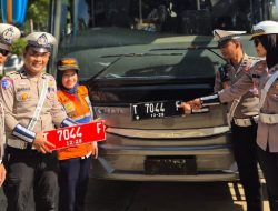 Diganti Plat Hitam, Polres Subang Tilang Bus Plat Merah Milik Pemkab Karawang yang Angkut Wisawatan