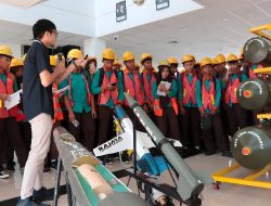 Pelajar asal Bogor Kagum dengan Kemampuan DAHANA Mampu Produksi Handak Pertambangan