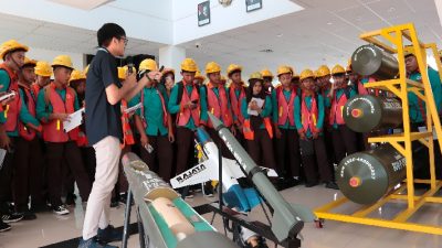 Pelajar asal Bogor Kagum dengan Kemampuan DAHANA Mampu Produksi Handak Pertambangan