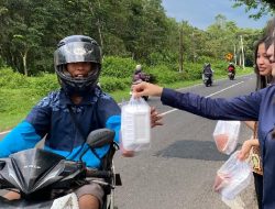 Pabrik Bahan Peledak di Subang Bagikan Takjil untuk Pengendara