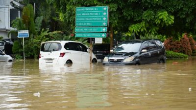 Banjir Mal Mega Bekasi Sebabkan Pedagang dan Pemilik Kendaraan Rugi Besar