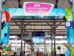 Ornamen Ramadhan dan Idul Fitri Hangatkan Suasana Stasiun Cirebon