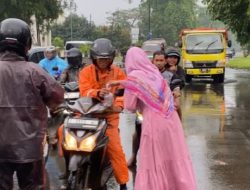 Aksi Keshalihan Sosial, SD PIT Bhaskara Subang Bagikan Takjil untuk Pengendara dan Panti Asuhan