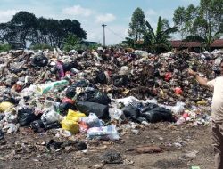 Sampah Menumpuk di Blok Jalitri Subang, Warga Keluhkan Bau dan Risiko Penyakit