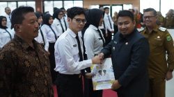 Bupati Subang Lantik 48 CPNS dan Lepas 122 PNS Purnabakti