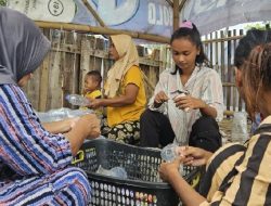 Tekan Pencemaran Laut, Warga Karawang Olah Sampah Jadi Rupiah