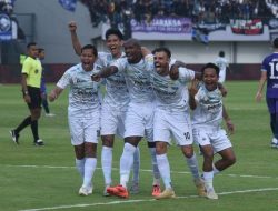 Persib Amankan Hasil Imbang Dramatis di Kandang Persita
