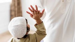 Ayah adalah Cahaya Hidayah bagi Anak