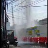 Semburan Air Setinggi 4 Meter dari Galian PDAM di Jatiwaringin Bekasi Gegerkan Warga