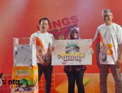 Samah, Pedagang Kopi Asal Cinangsih Menang Undian Umroh dari Amanda Supermarket Subang