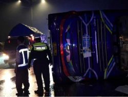 28 Korban Luka Akibat Bus Peziarah Terguling di Tol Cipularang Masih Dirawat