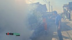 Tiga Warga Terkena DBD, RW 17 Puri Subang Asri Lakukan Pengasapan Massal