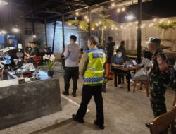 Jam Malam Pelajar Diberlakukan, Tim Gabungan Sisir Kafe dan Tempat Tongkrongan di Jalancagak Subang