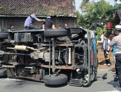 Mobil Pengangkut 15 Tahanan Lapas Tasikmalaya Terguling di Jalan Salebu, Seluruh Tahanan Selamat