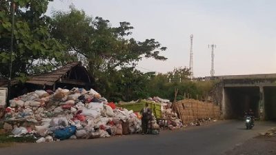 Tumpukan Sampah di Setupatok Cirebon Semakin Parah, Warga Resah dan Minta Tindakan Tegas