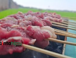 Bingung Masak Daging Kurban? Coba Resep Sate Kambing Kecap Pedas Ini!