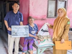 DAHANA Berikan Bantuan Sembako Untuk Warga Lansia di Subang