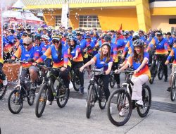 Wagub Jabar Lepas Ribuan Peserta Indomaret Fun Bike 2025