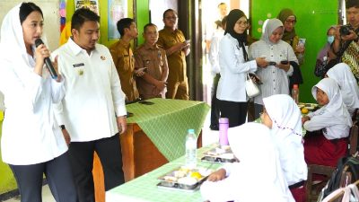 Wamen Perdagangan RI Tinjau Program Makan Bergizi Gratis di Sekolah Subang
