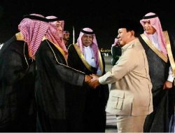 Presiden Prabowo Tiba di Jeddah, Disambut Upacara Kehormatan