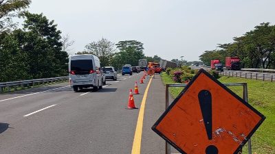 Diduga Supir Ngantuk, Truk Hantam Median Tol Cipali KM 162