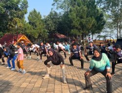 KKNM FKIP Universitas Subang Gelar Senam Sehat Bersama Warga Kampung Darangdan