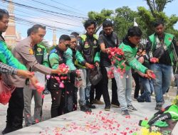 Aksi Solidaritas Driver Ojol Majalengka, Doa Bersama Hingga Tabur Bunga
